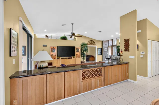  Residence photo 30