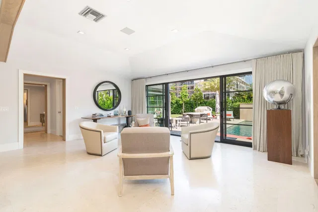 SoSo West Palm Beach Residence photo 10