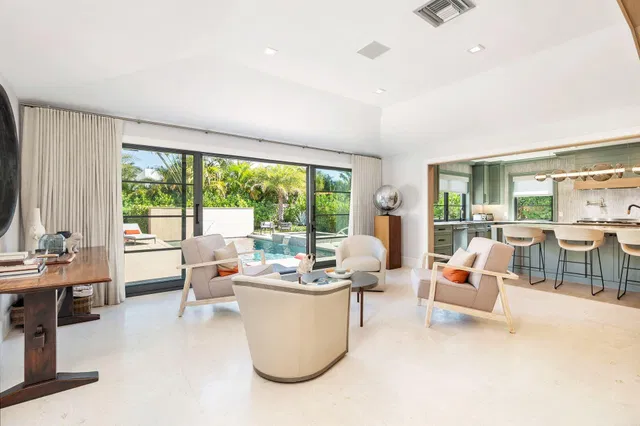 SoSo West Palm Beach Residence photo 11