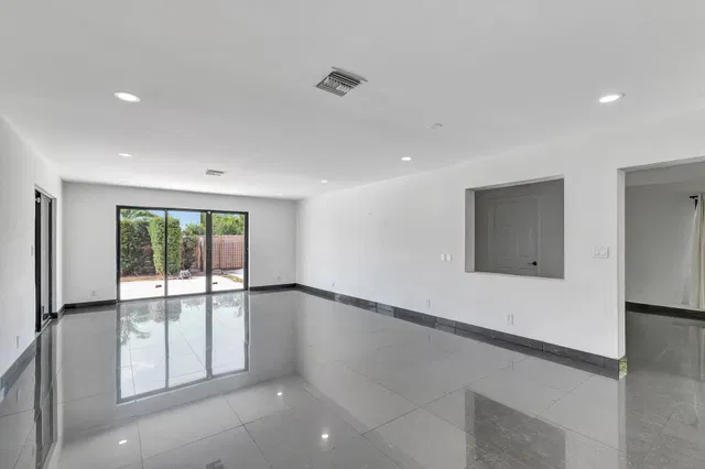  Residence photo 5
