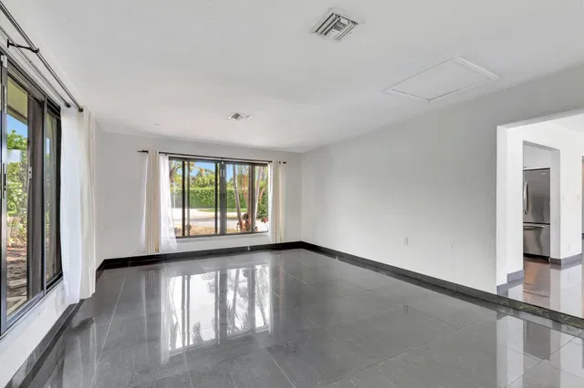  Residence photo 9