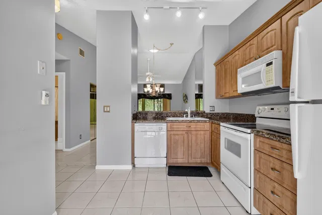  Residence photo 6