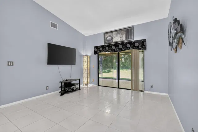  Residence photo 8