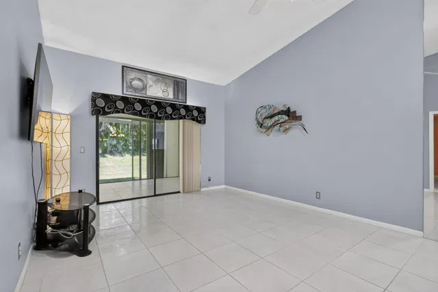  Residence photo 9