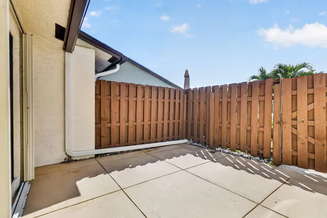  Residence photo 23