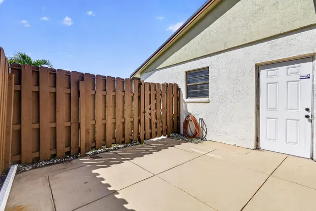  Residence photo 24