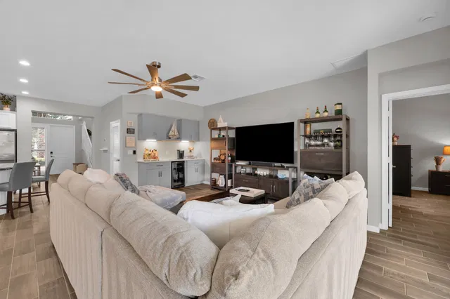 Residence photo 9