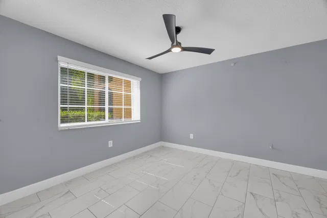 Unit 203 photo 8
