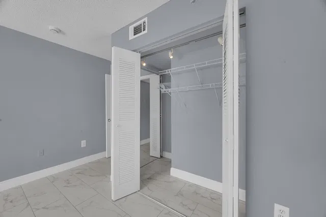 Unit 203 photo 13