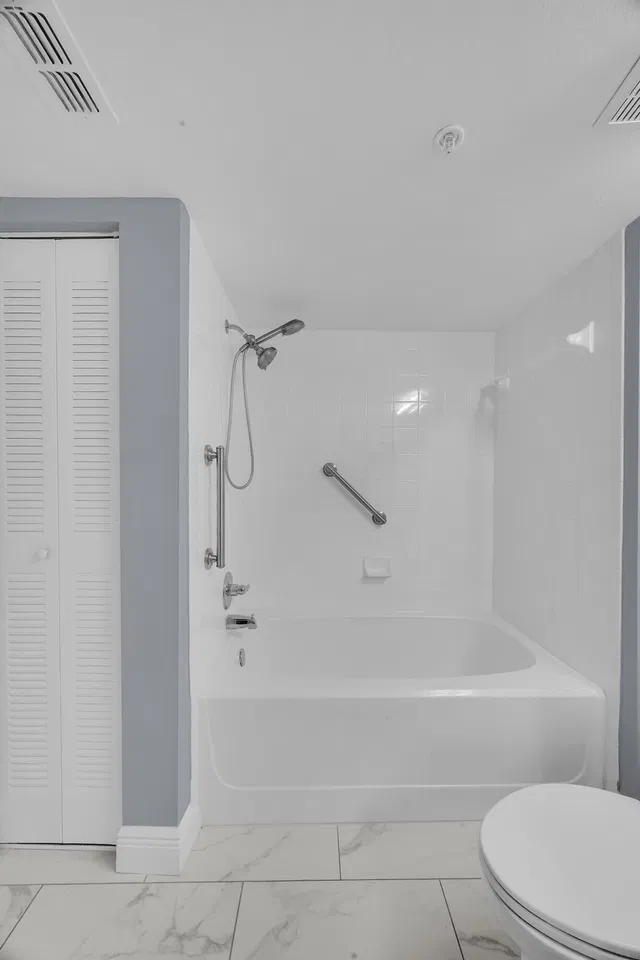 Unit 203 photo 16