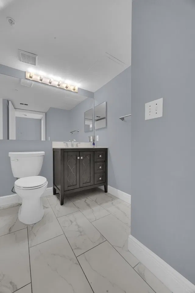 Unit 203 photo 17
