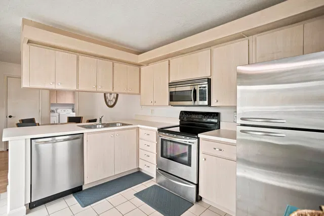 Unit 32B photo 19