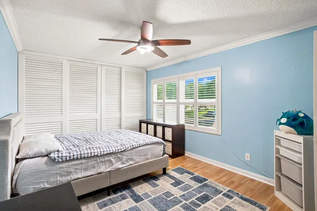 Unit 32B photo 21