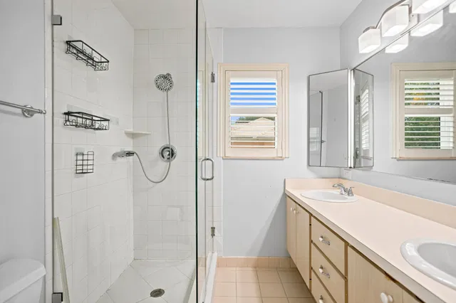 Unit 32B photo 33
