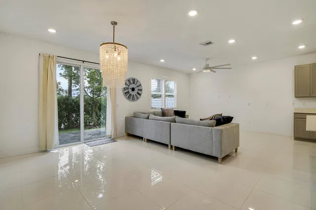 Unit 602 photo 11