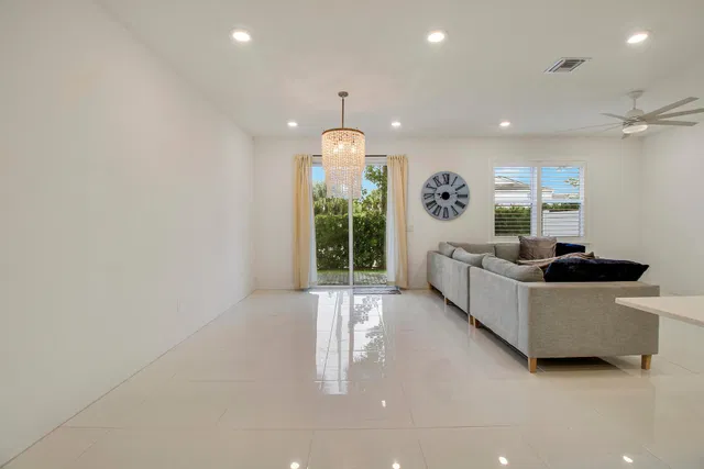 Unit 602 photo 13