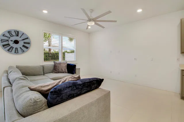 Unit 602 photo 15