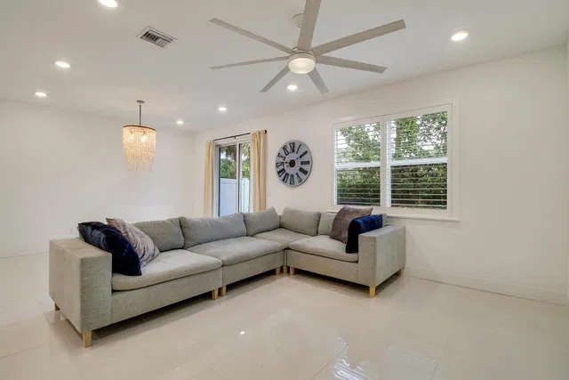 Unit 602 photo 16