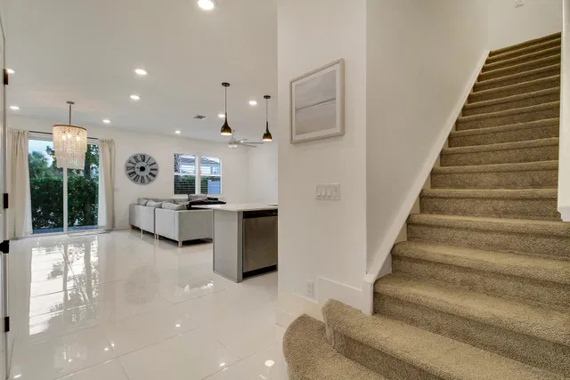 Unit 602 photo 18