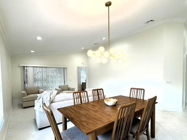 Residence photo 16