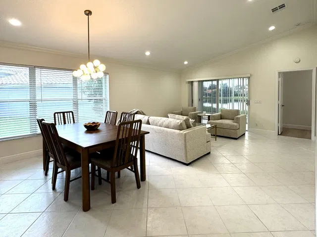 Residence photo 17