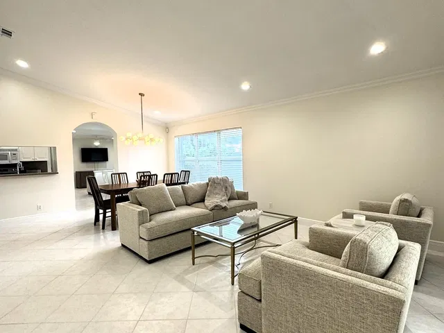 Residence photo 18