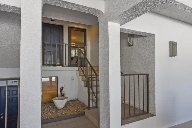  Unit 261 photo 7