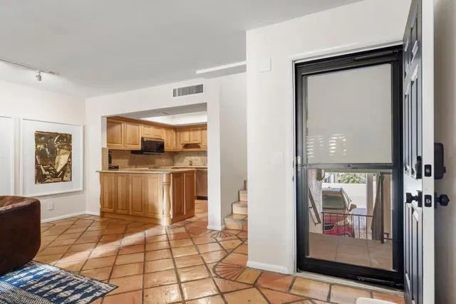  Unit 261 photo 9