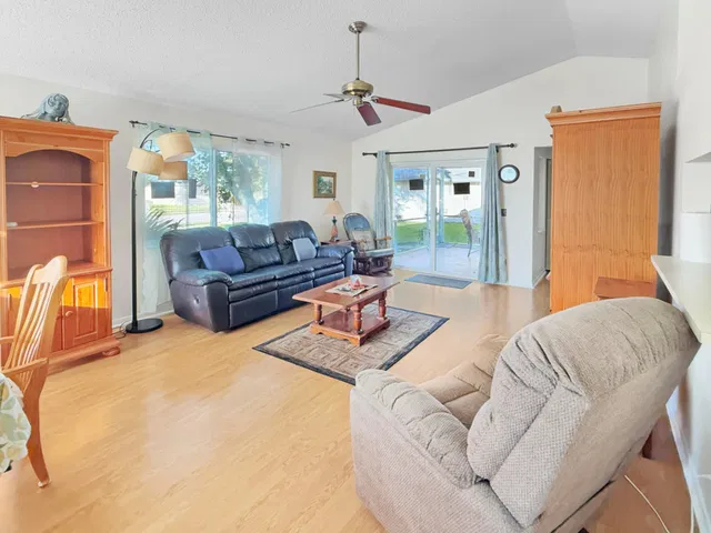 Residence photo 2