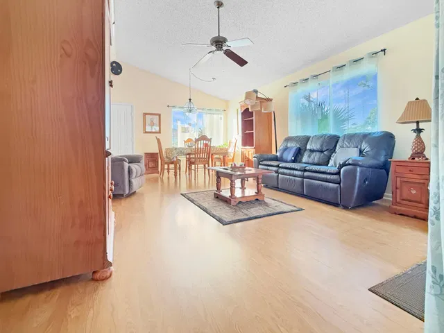 Residence photo 6