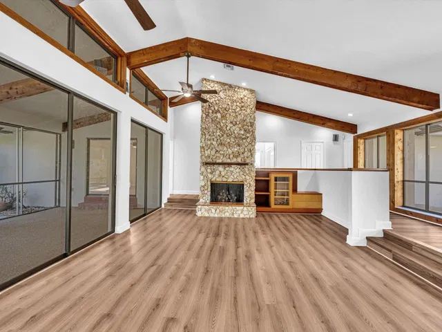  Residence photo 15