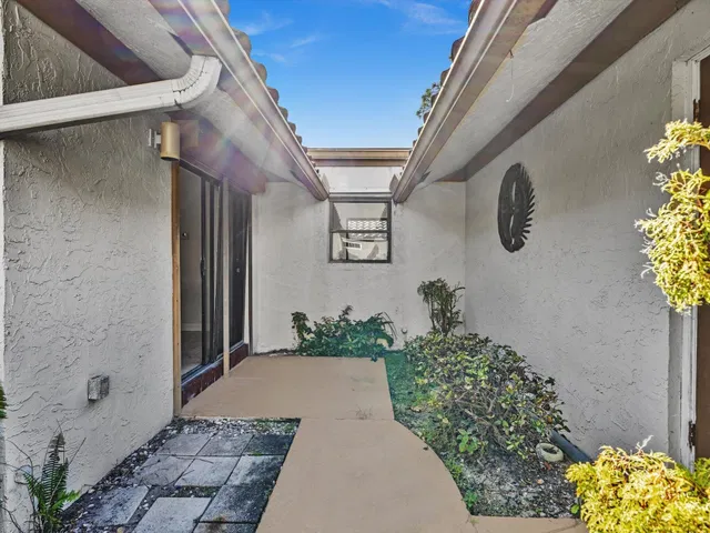  Residence photo 27