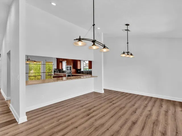  Residence photo 32