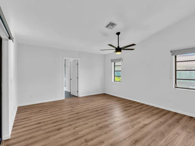  Residence photo 36