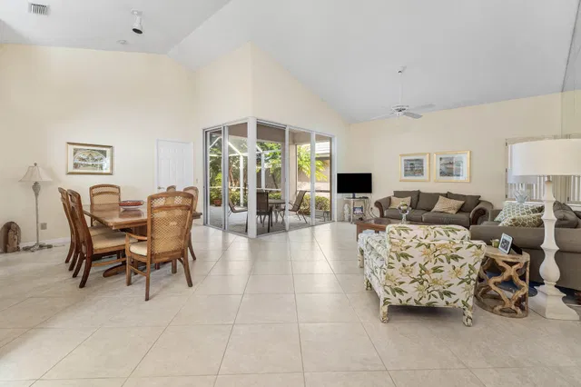  Residence photo 11