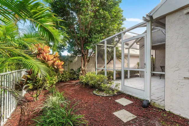  Residence photo 32