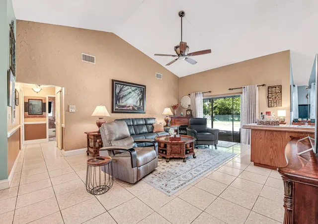 Residence photo 12