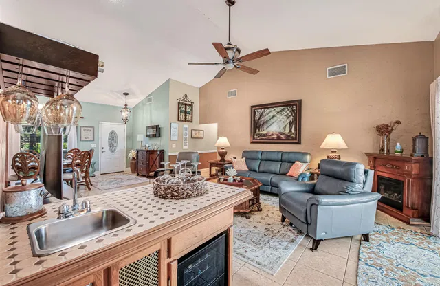 Residence photo 15