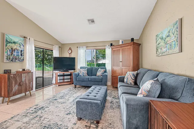 Residence photo 17