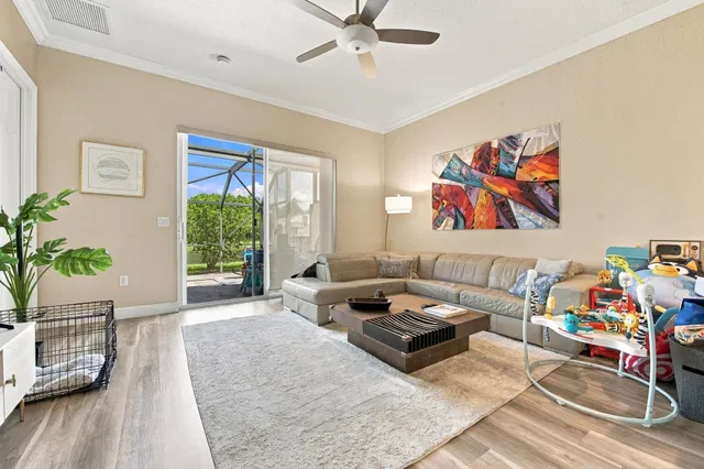 Residence photo 12