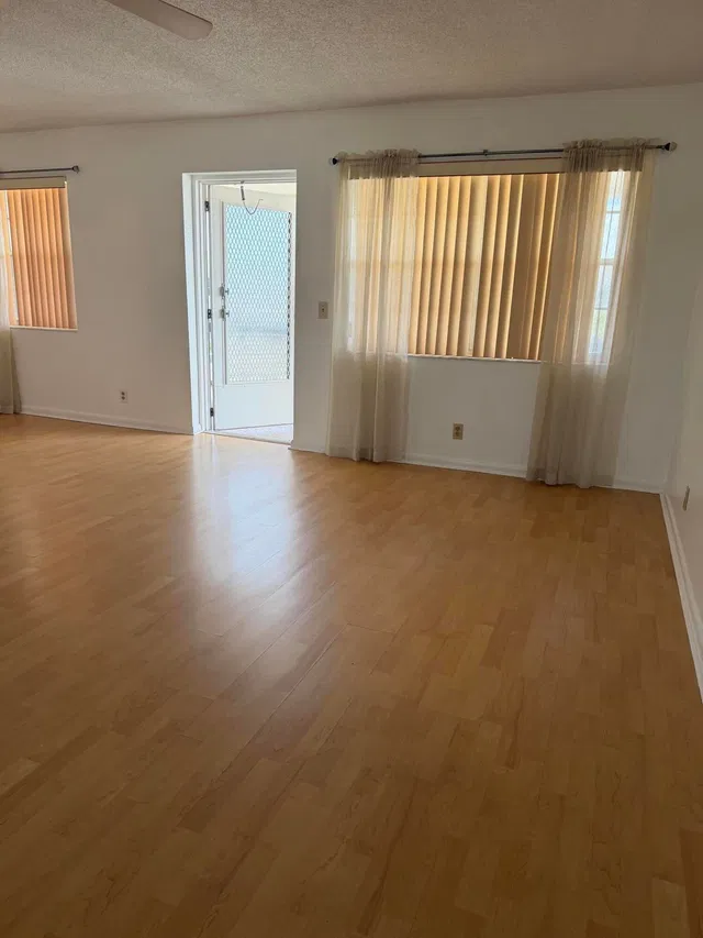  Residence photo 5