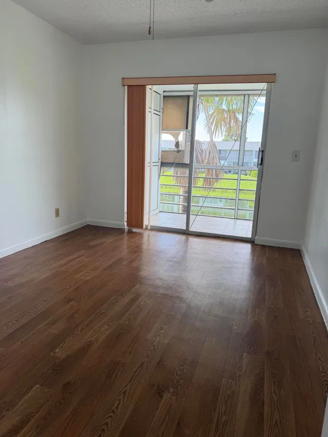  Residence photo 11