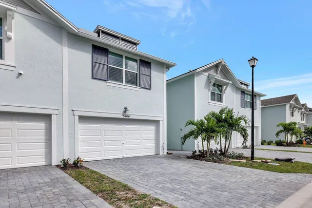 Residence photo 2