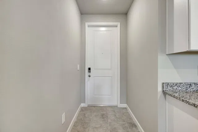 Residence photo 5