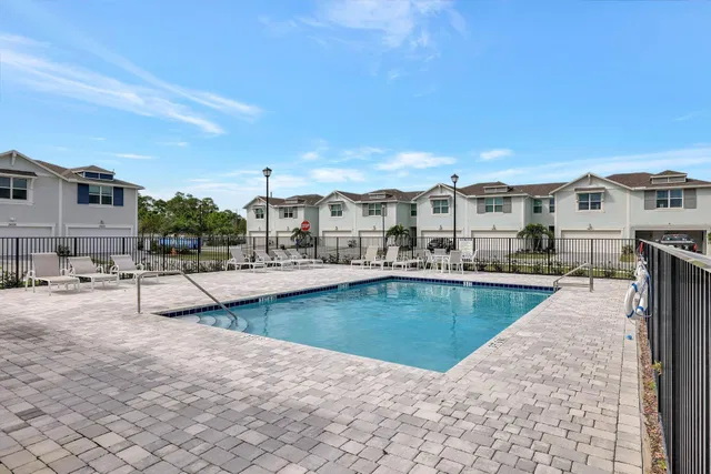 Residence photo 32