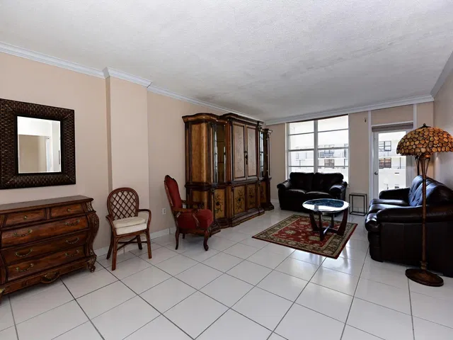 The Patrician of Palm Beach Unit 621 photo 8