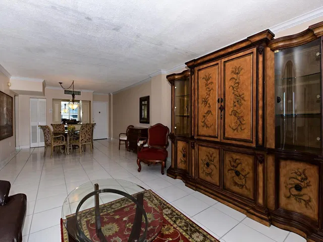 The Patrician of Palm Beach Unit 621 photo 11