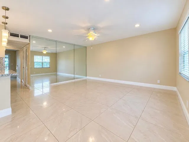 Residence photo 9