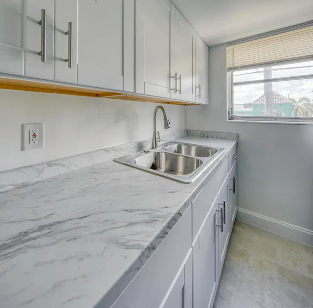 Unit 12 photo 10