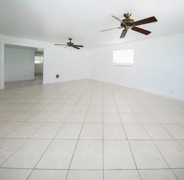 Unit 12 photo 12
